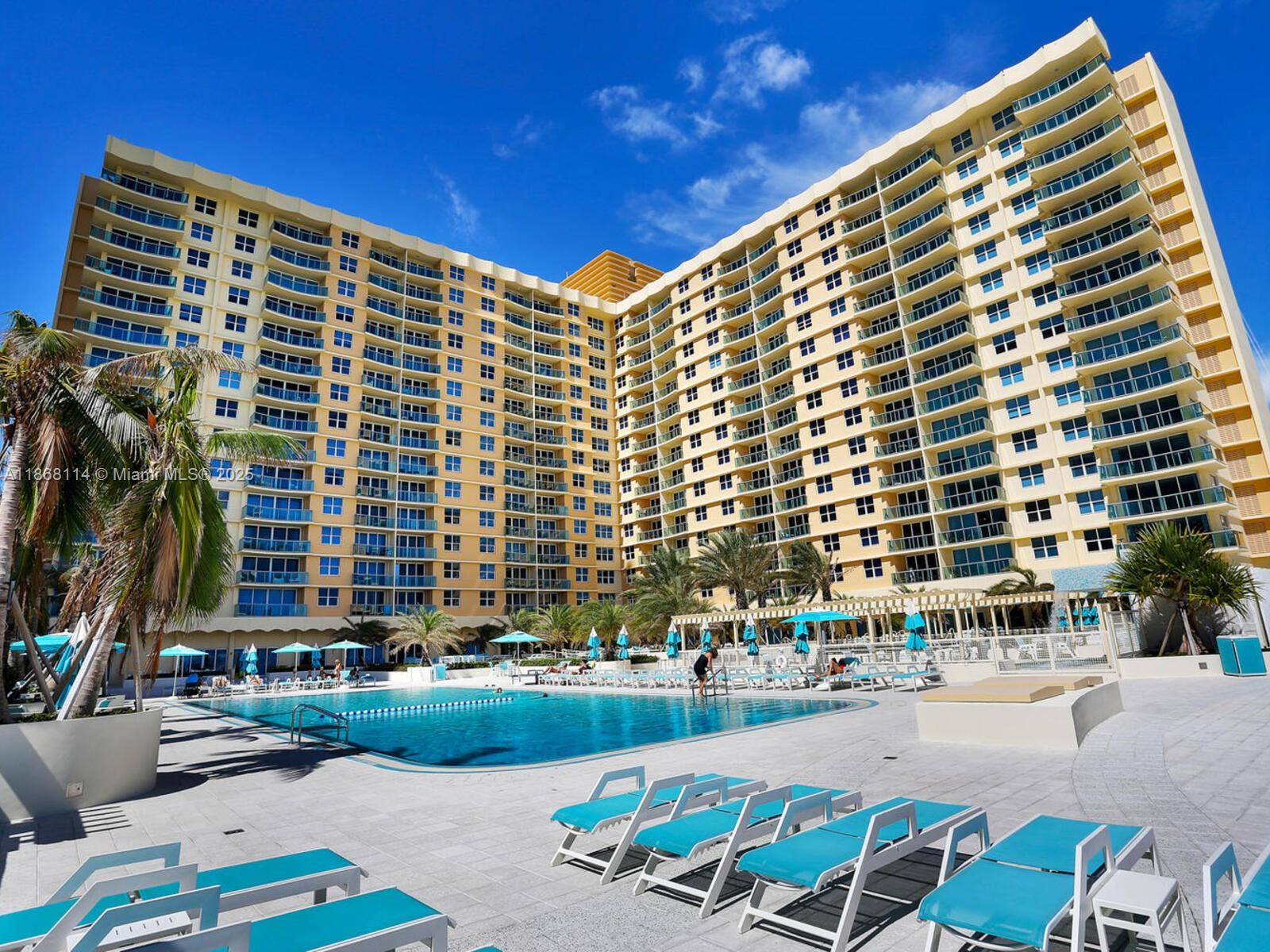 WAVE CONDO - Residential