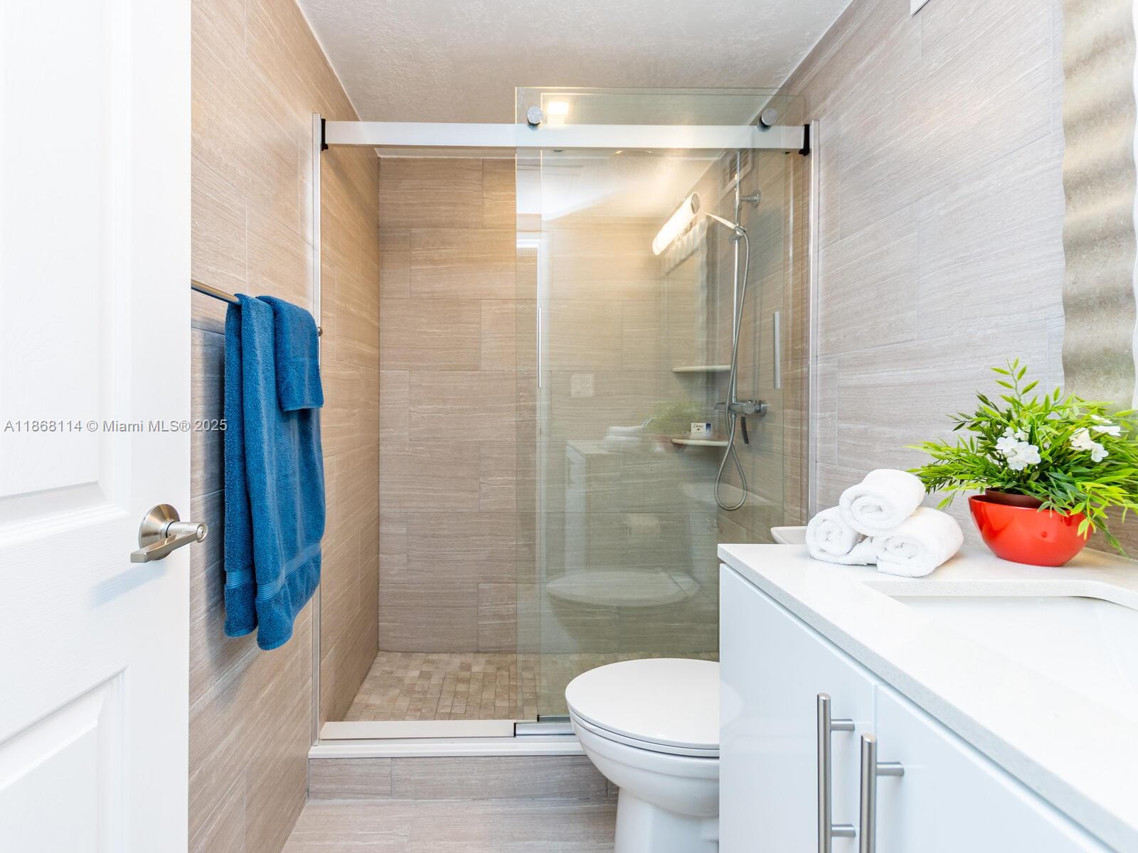 WAVE CONDO - Residential