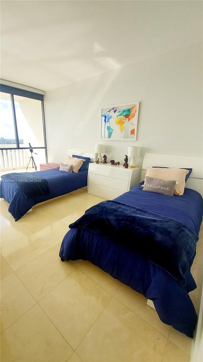 1000 ISL BLVD WILLIAMS IS - Residential