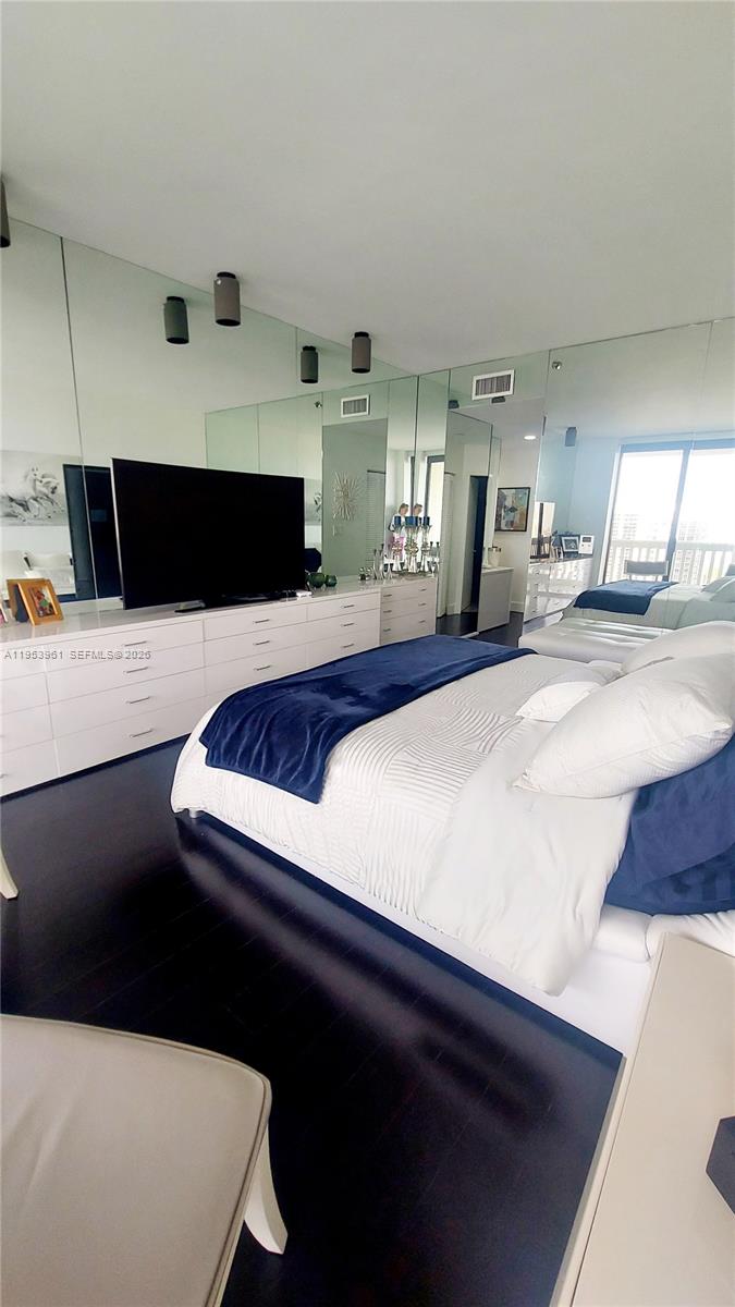 1000 ISL BLVD WILLIAMS IS - Residential