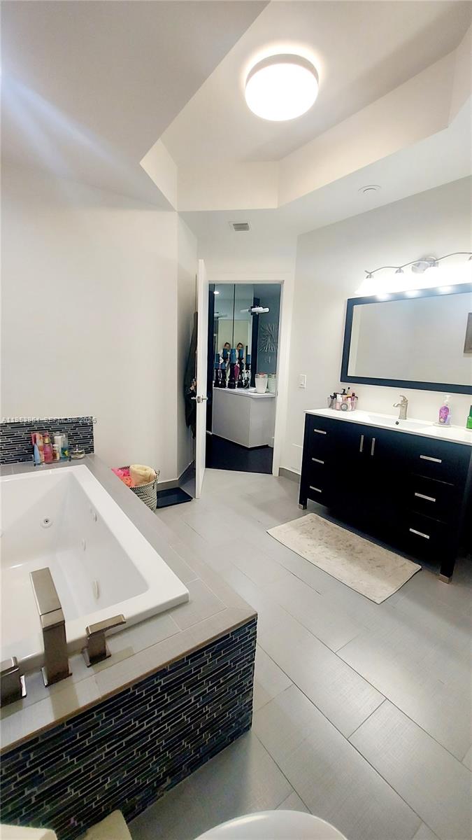 1000 ISL BLVD WILLIAMS IS - Residential