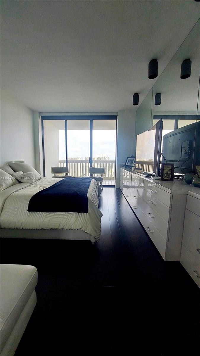 1000 ISL BLVD WILLIAMS IS - Residential