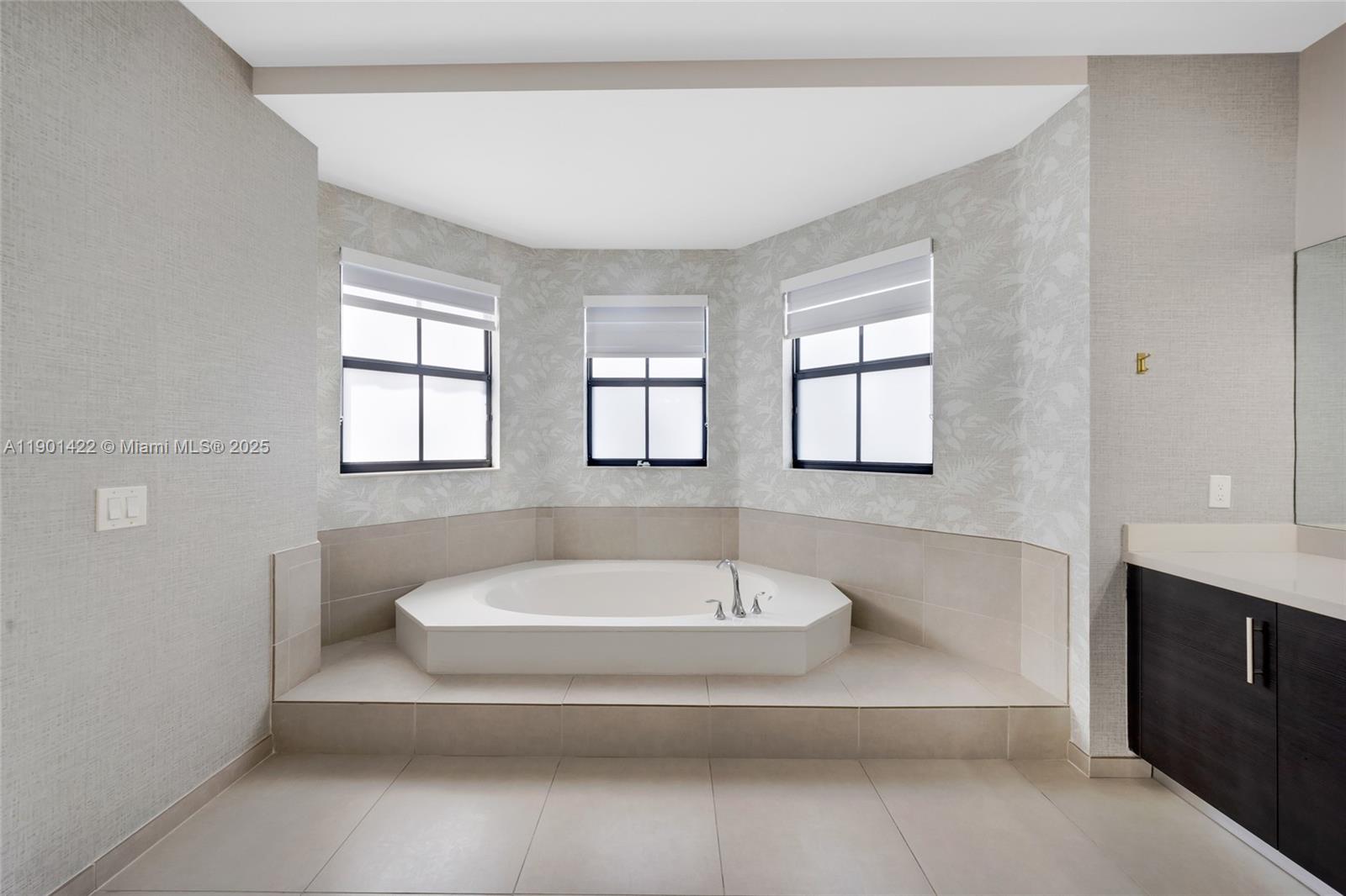 VINTAGE ESTATES - Residential