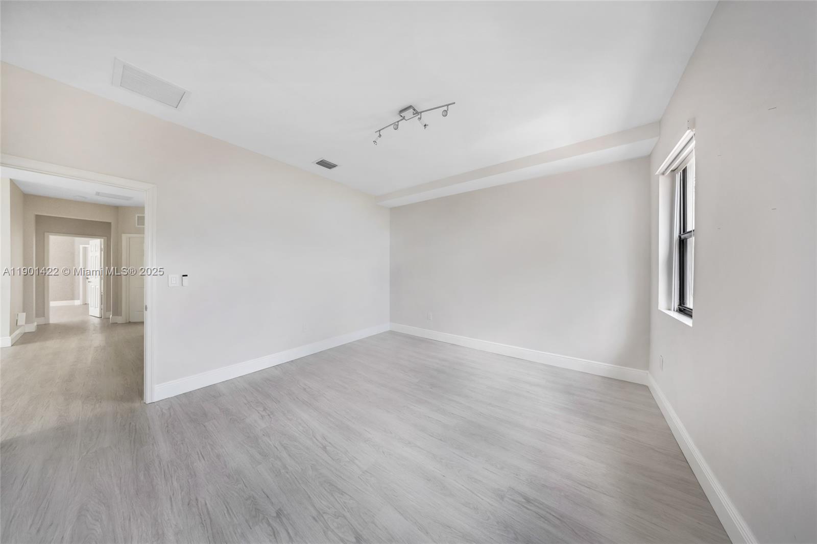 VINTAGE ESTATES - Residential