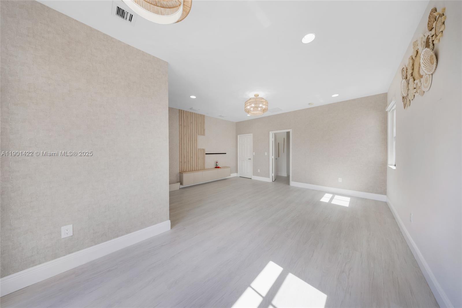 VINTAGE ESTATES - Residential