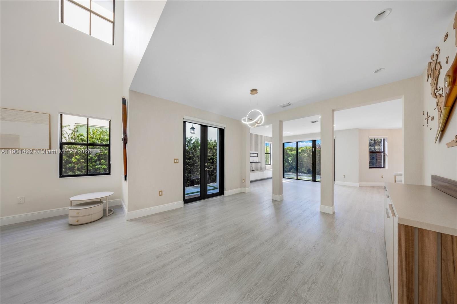 VINTAGE ESTATES - Residential