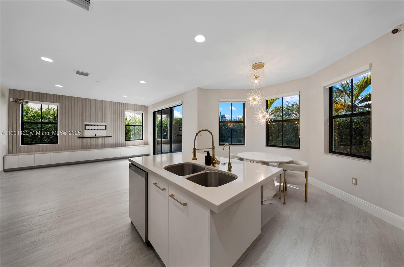 VINTAGE ESTATES - Residential