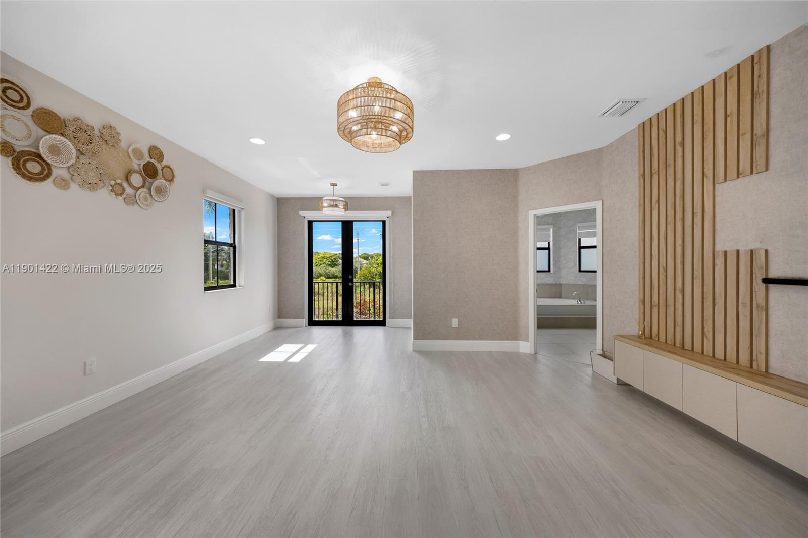 VINTAGE ESTATES - Residential