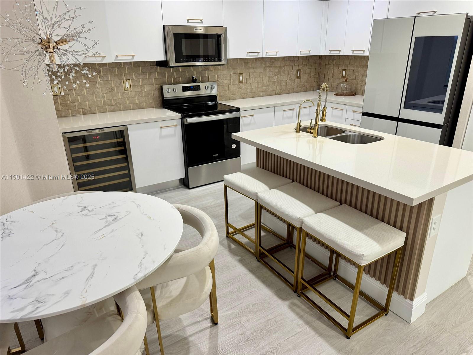 VINTAGE ESTATES - Residential