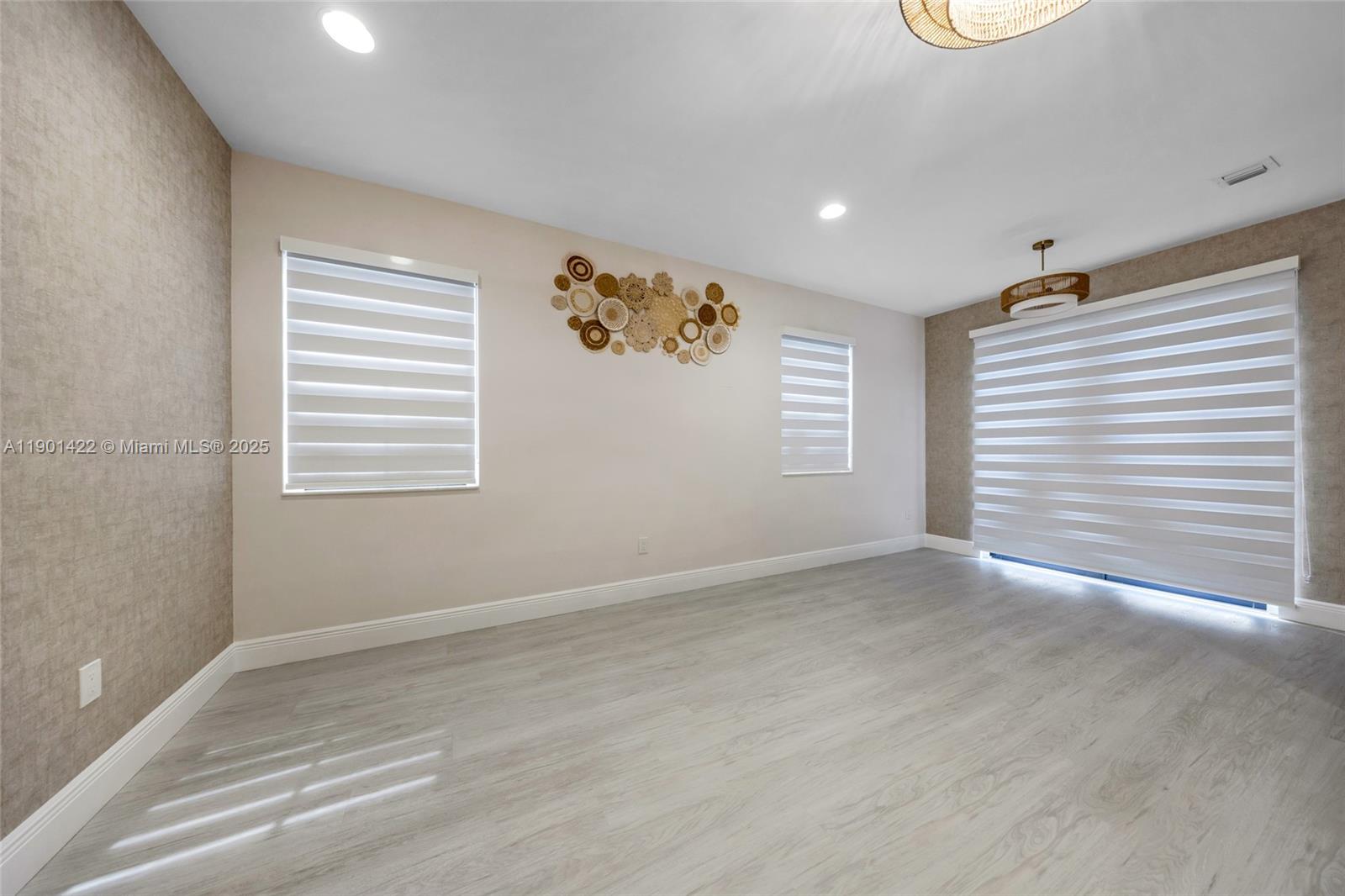 VINTAGE ESTATES - Residential