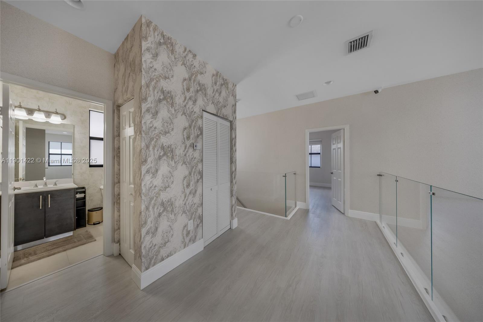 VINTAGE ESTATES - Residential