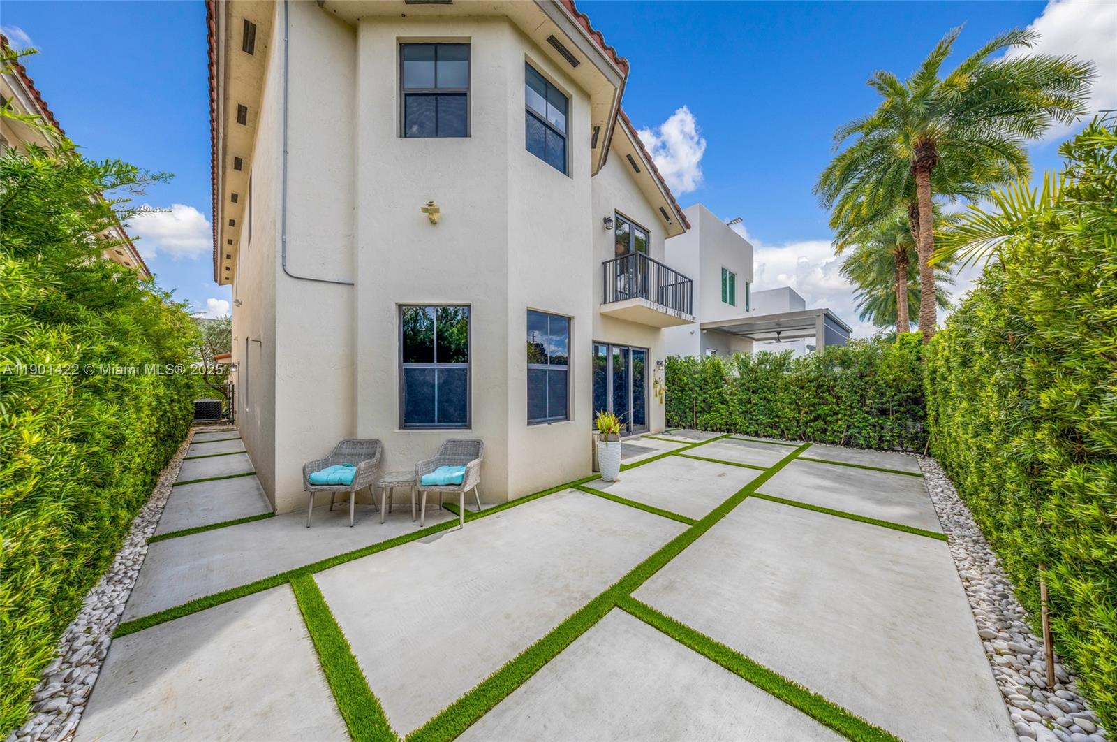 VINTAGE ESTATES - Residential