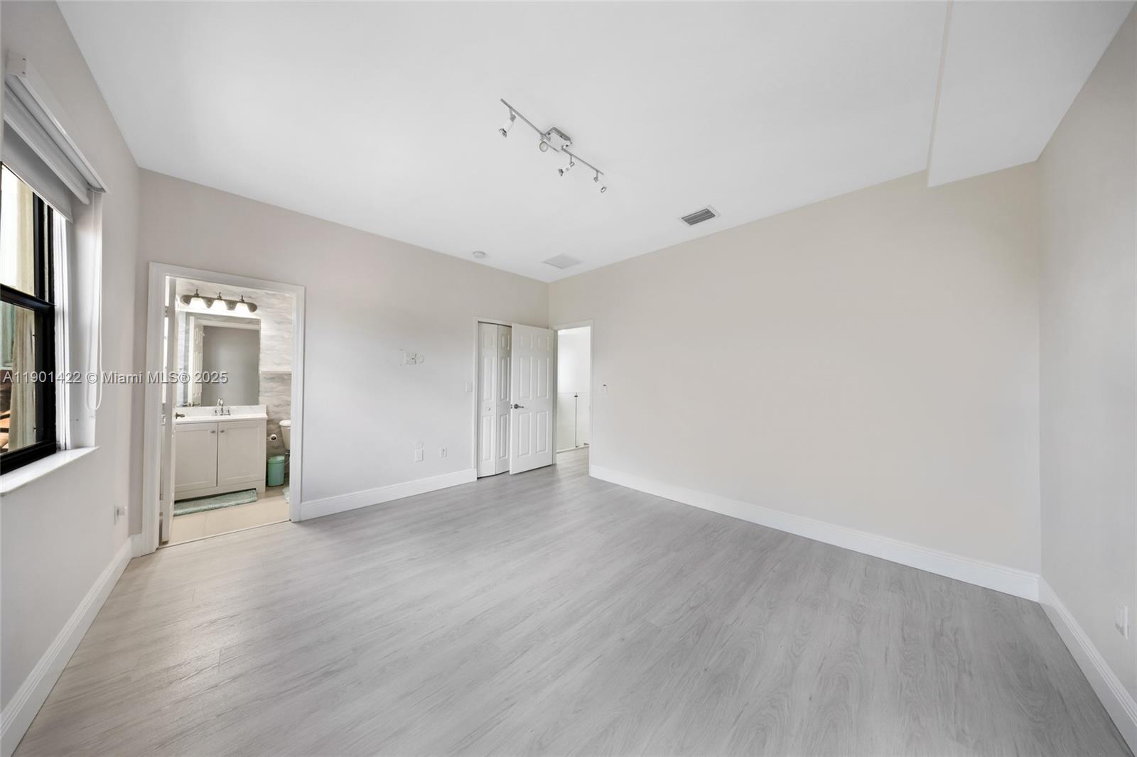 VINTAGE ESTATES - Residential