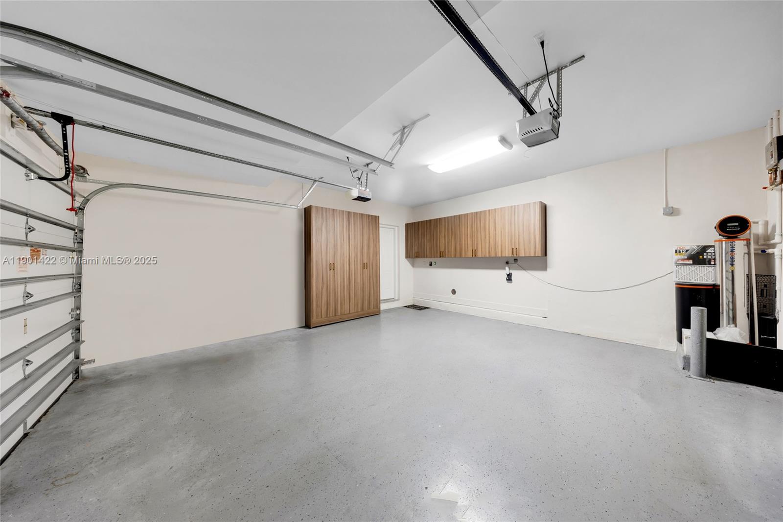 VINTAGE ESTATES - Residential