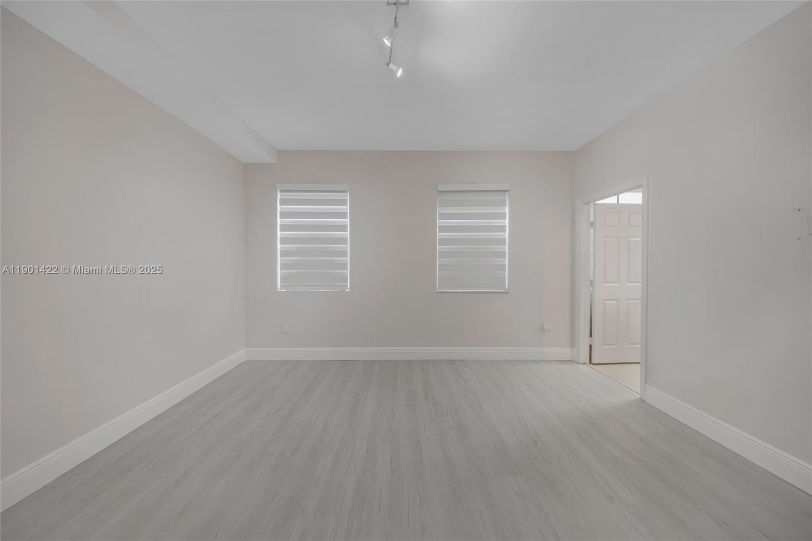 VINTAGE ESTATES - Residential