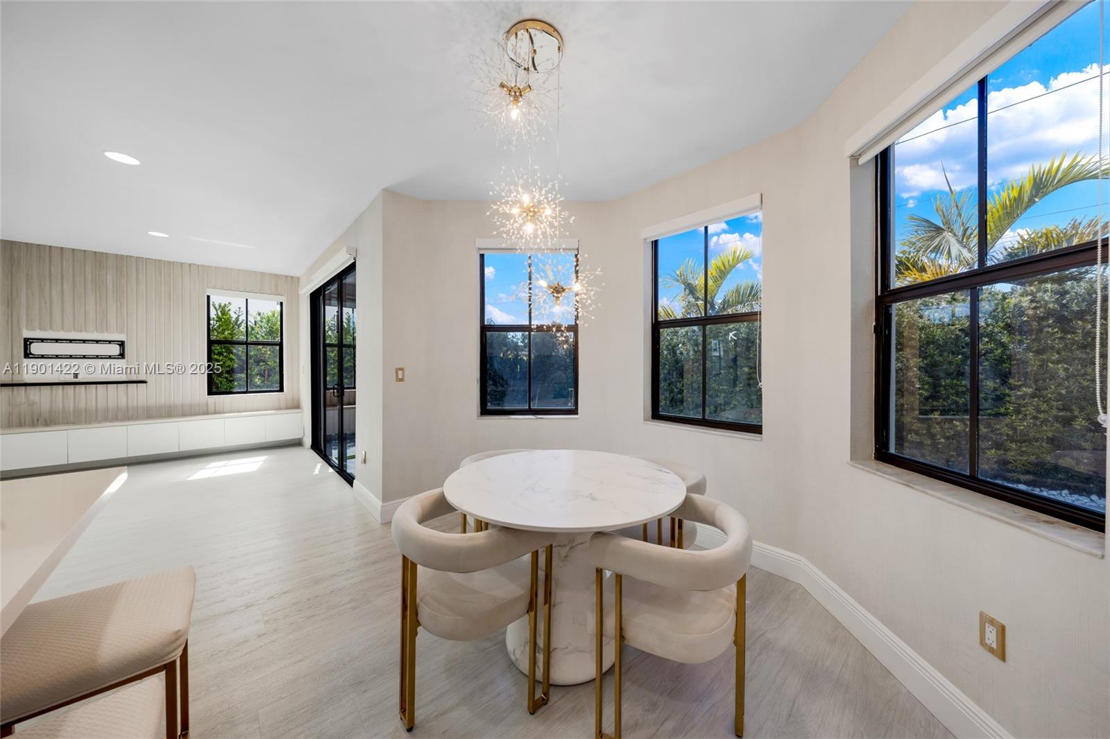 VINTAGE ESTATES - Residential