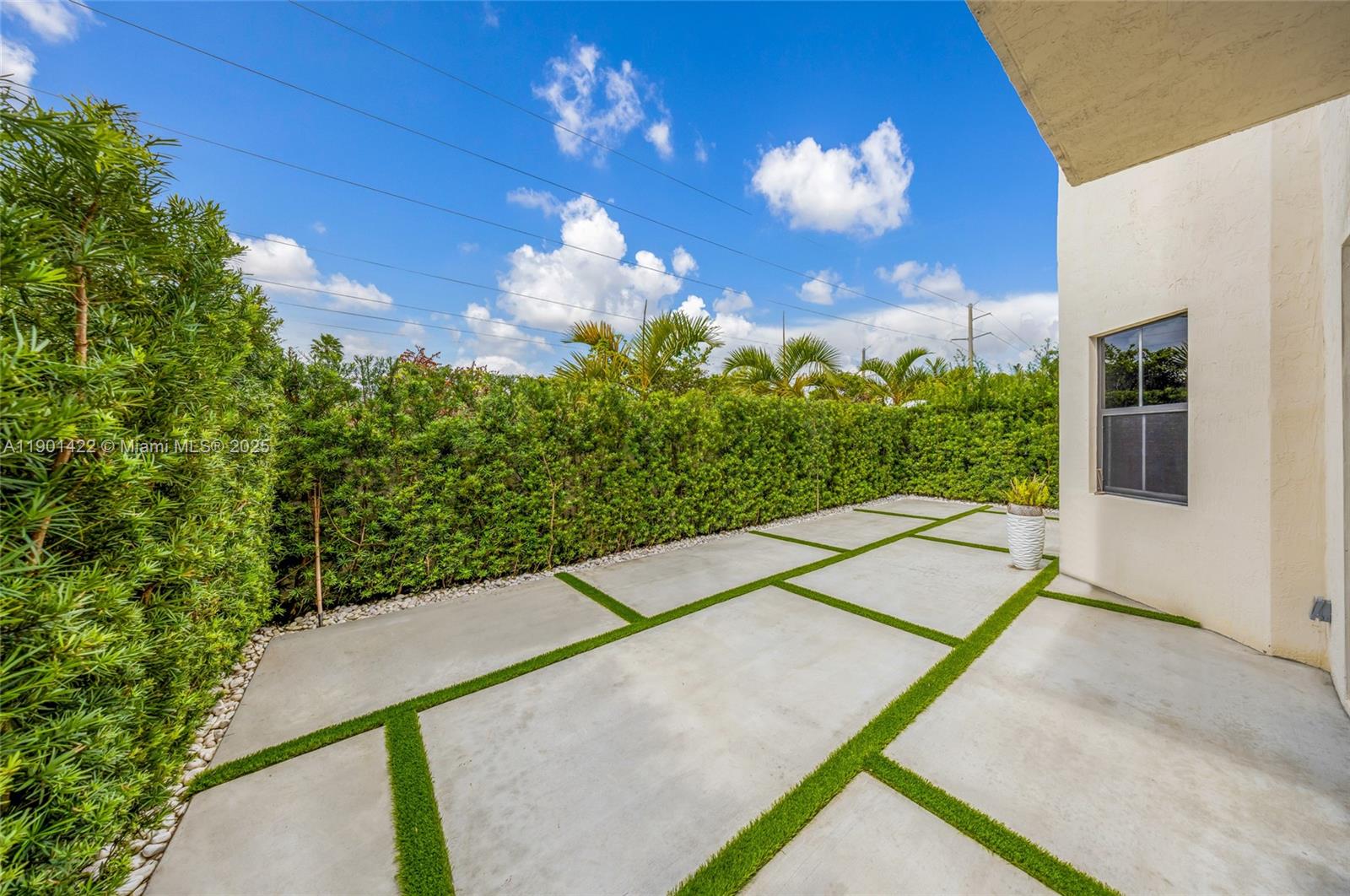 VINTAGE ESTATES - Residential