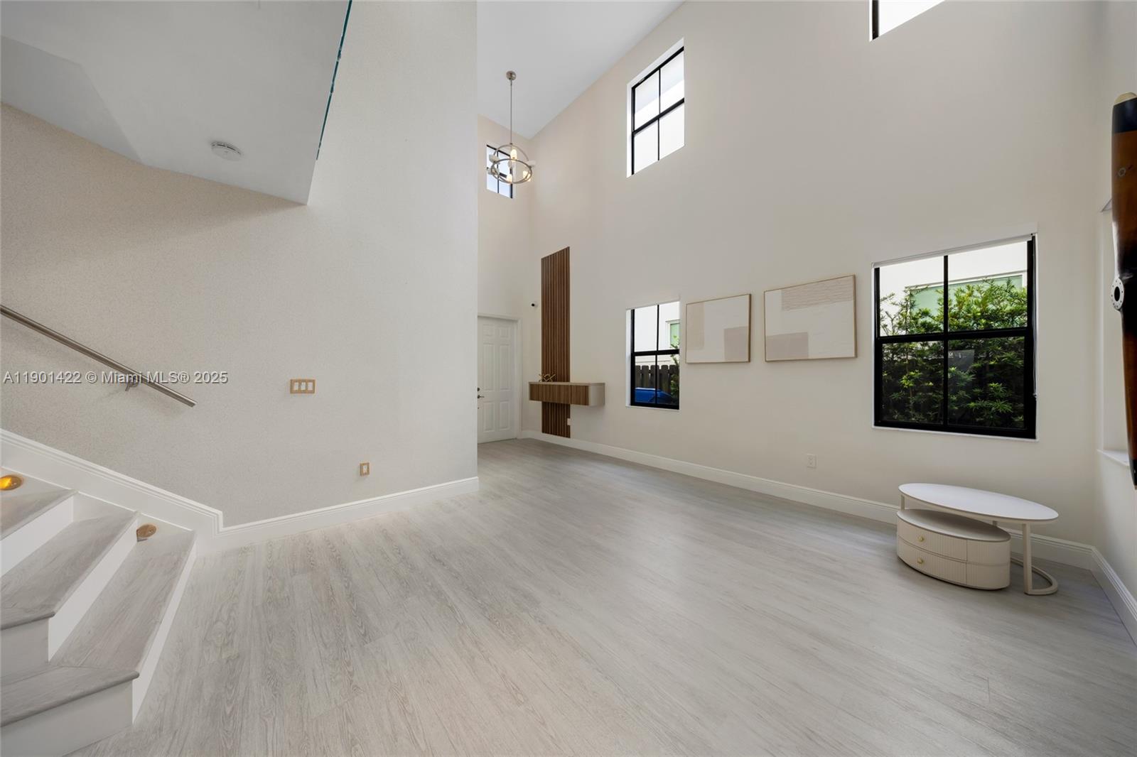 VINTAGE ESTATES - Residential