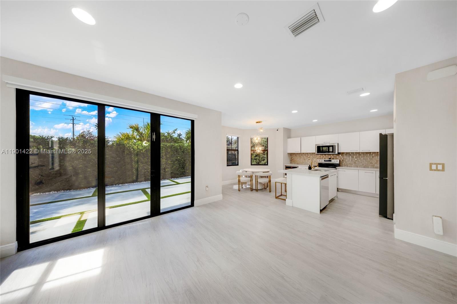 VINTAGE ESTATES - Residential