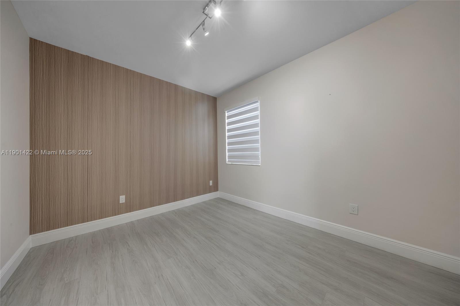 VINTAGE ESTATES - Residential