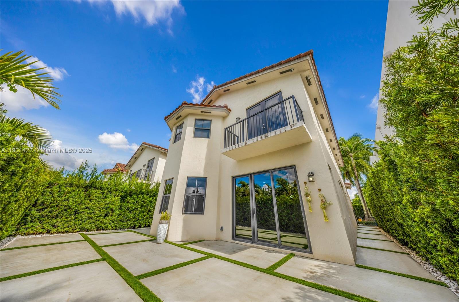 VINTAGE ESTATES - Residential