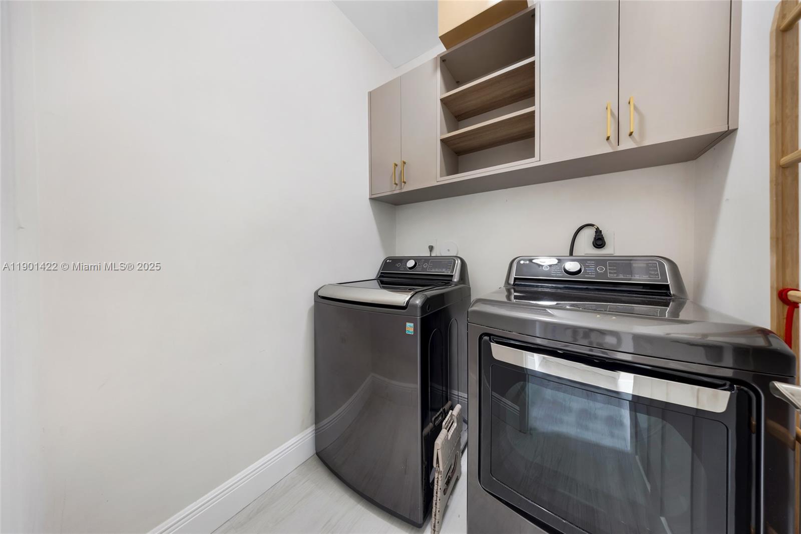 VINTAGE ESTATES - Residential