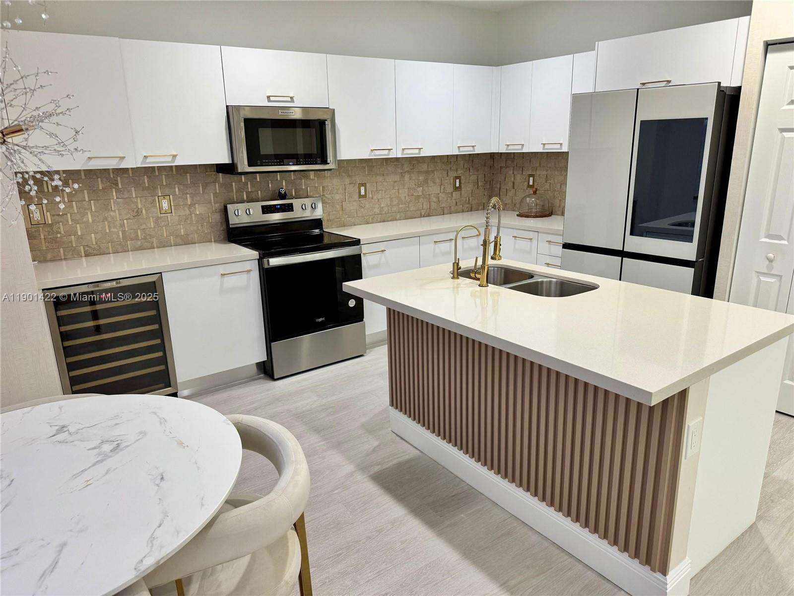 VINTAGE ESTATES - Residential