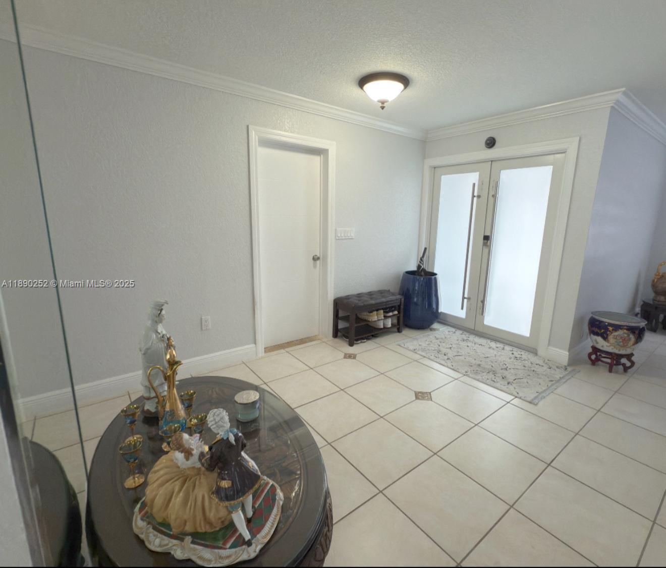 ROYAL OAKS - Residential