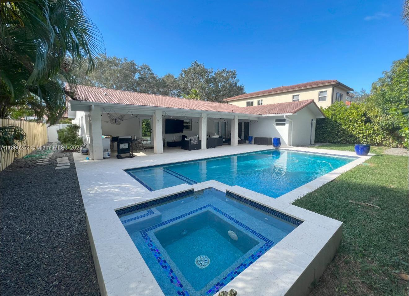 ROYAL OAKS - Residential
