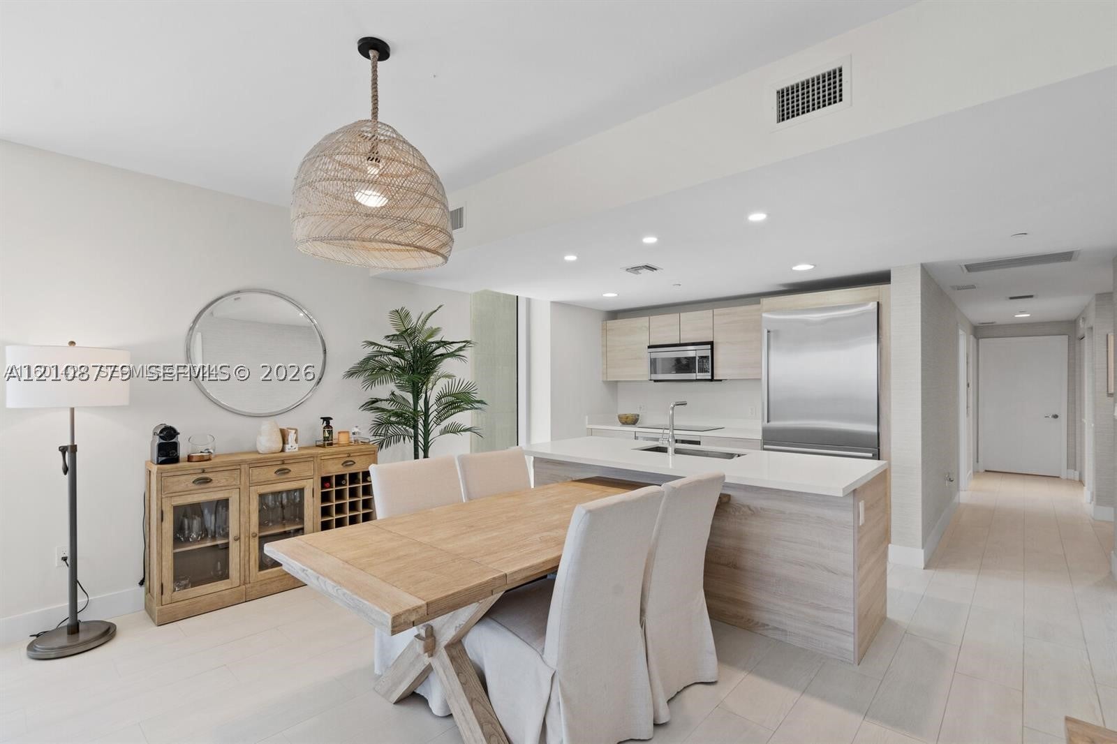 16385 Biscayne Blvd 807