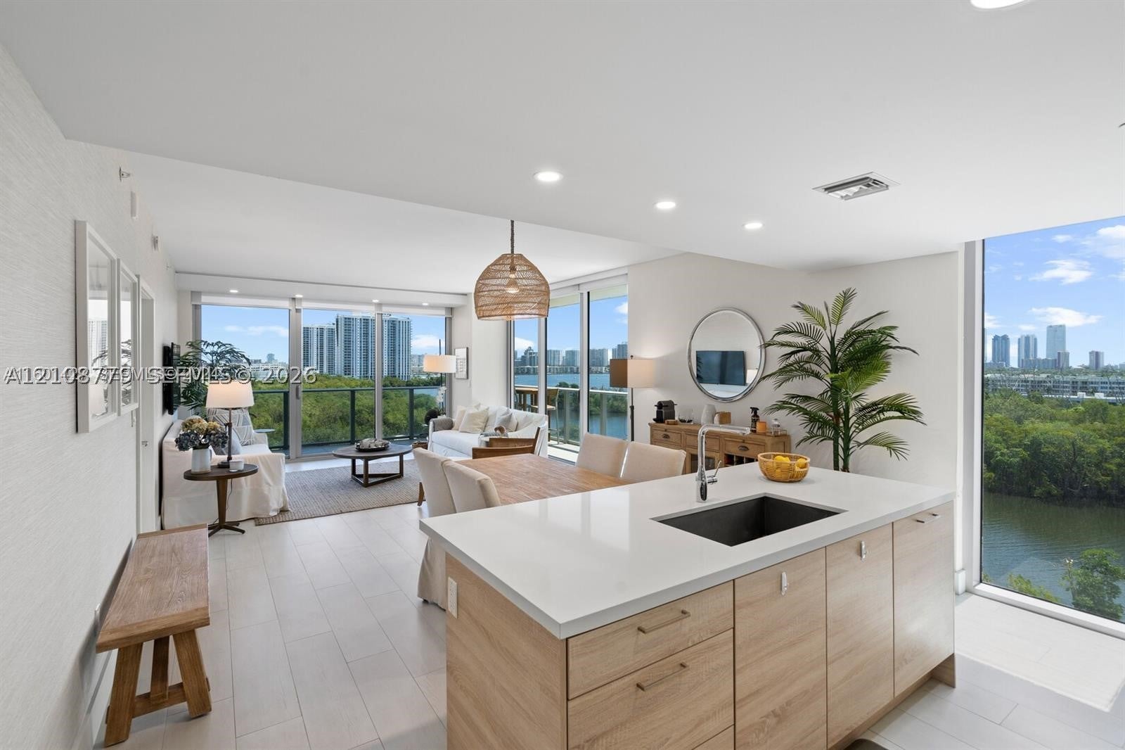 16385 Biscayne Blvd 807