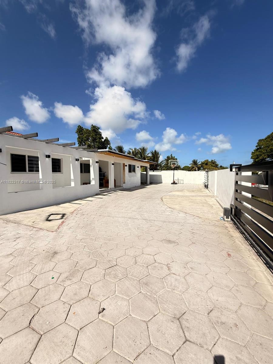 9961 SW 41st Ter
