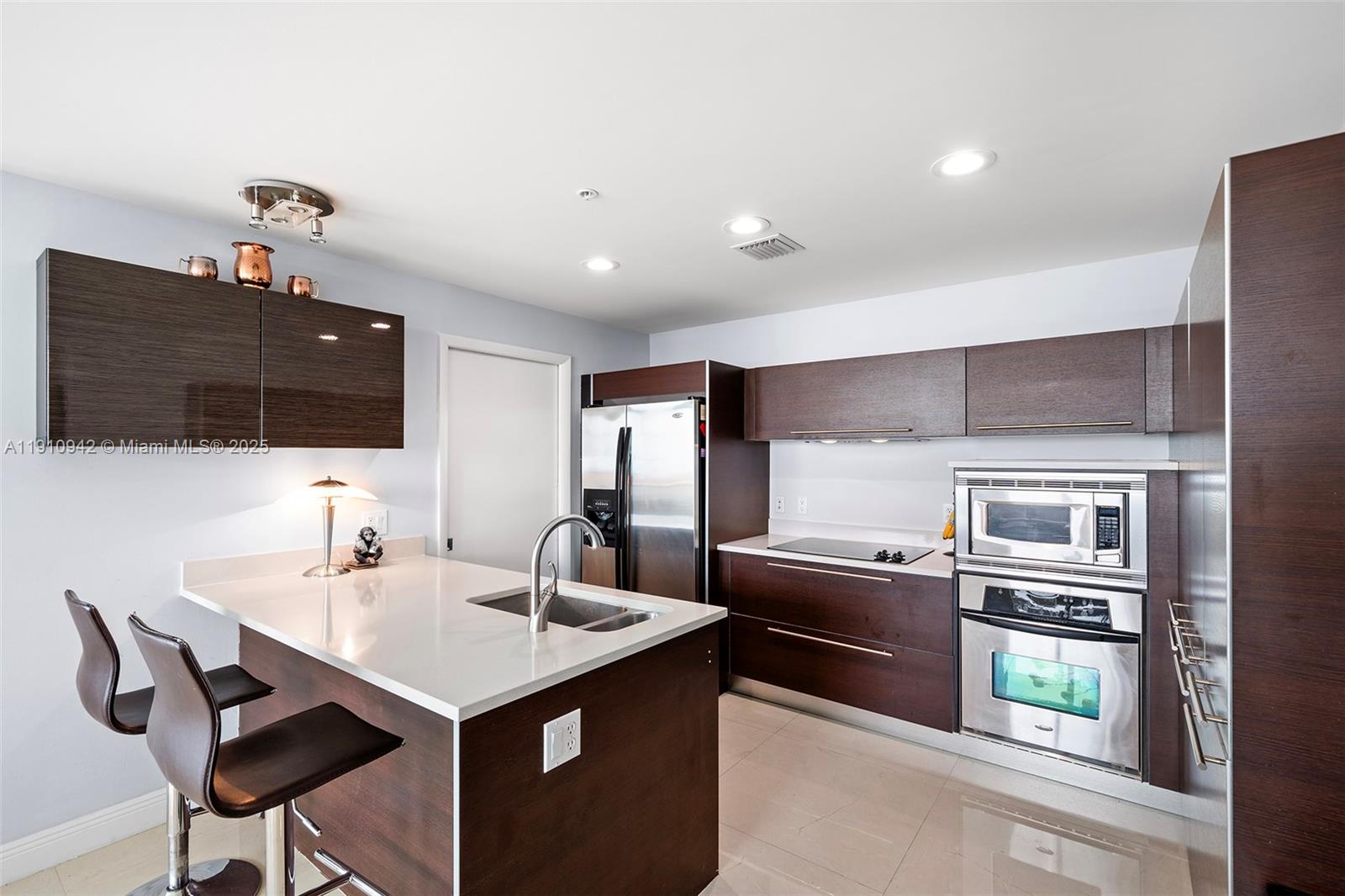 QUANTUM ON THE BAY CONDO - Residential