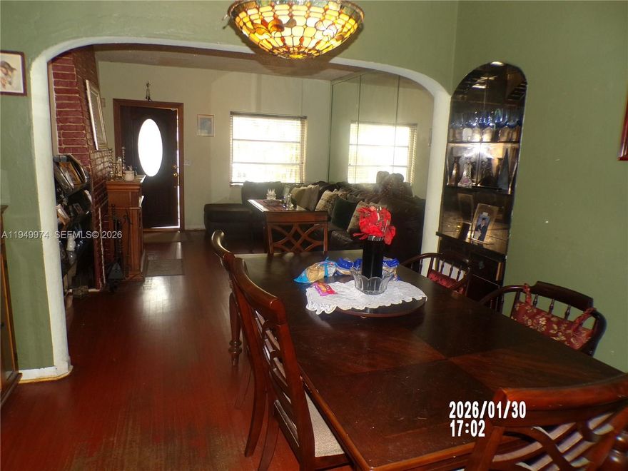 Spacious 4 bedroom, 2-bath single-family home situated in a high-demand,fast-growing area.The property benefits from a unique location featuring a blend of residential and commercial surroundings,making ideal for homeowners or investors Close to restaurants,retail, and major conveniences,this is a prime opportunity in a thriving and sought-after neighborhood, this is an AS IS Sale