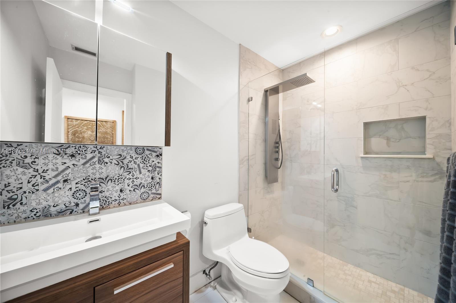FIRST ADDN TO CALUSA CLUB - Residential