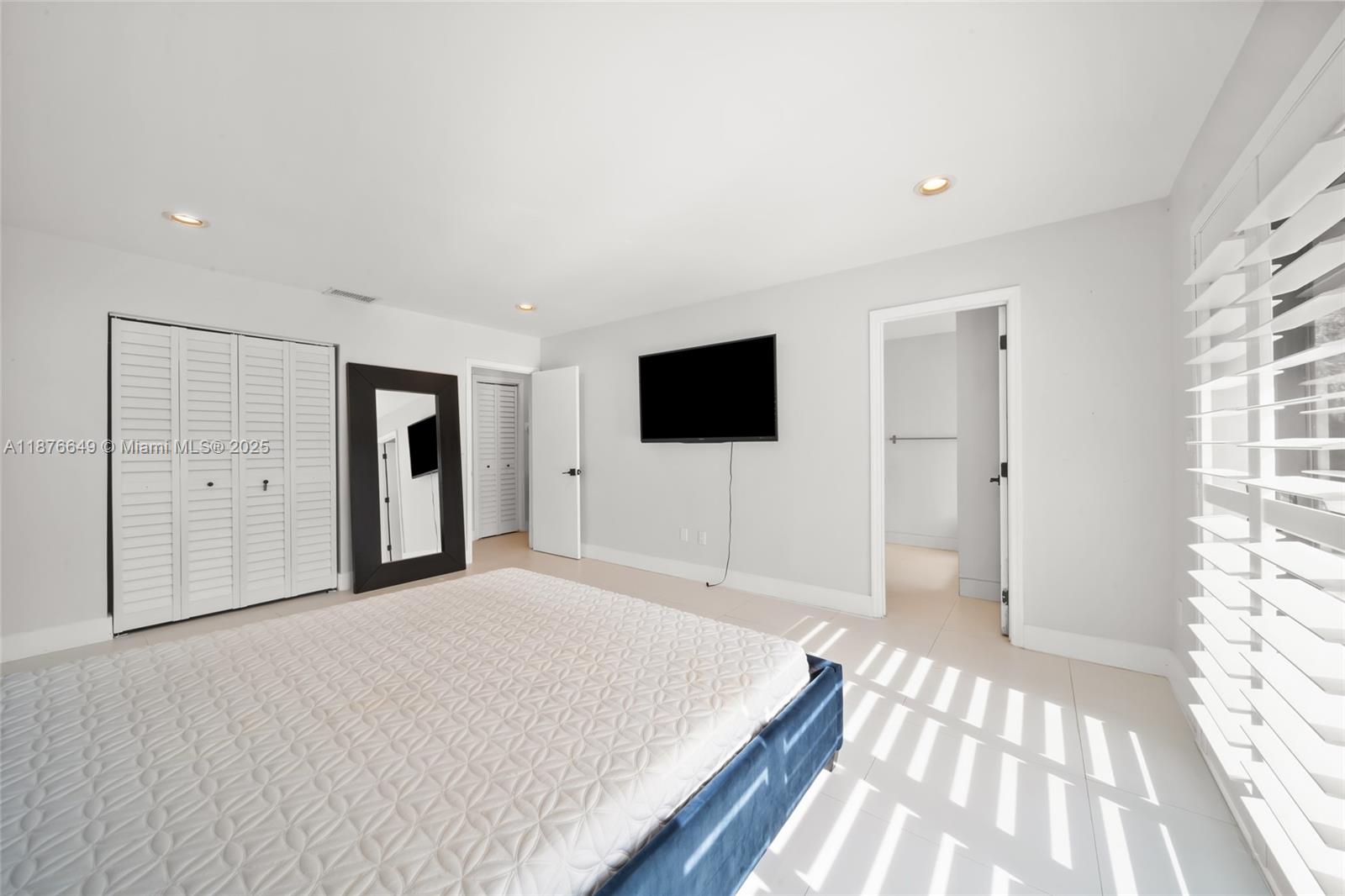 FIRST ADDN TO CALUSA CLUB - Residential