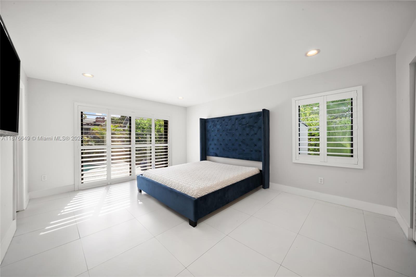 FIRST ADDN TO CALUSA CLUB - Residential