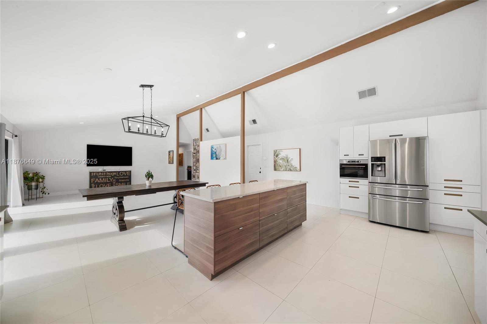 FIRST ADDN TO CALUSA CLUB - Residential