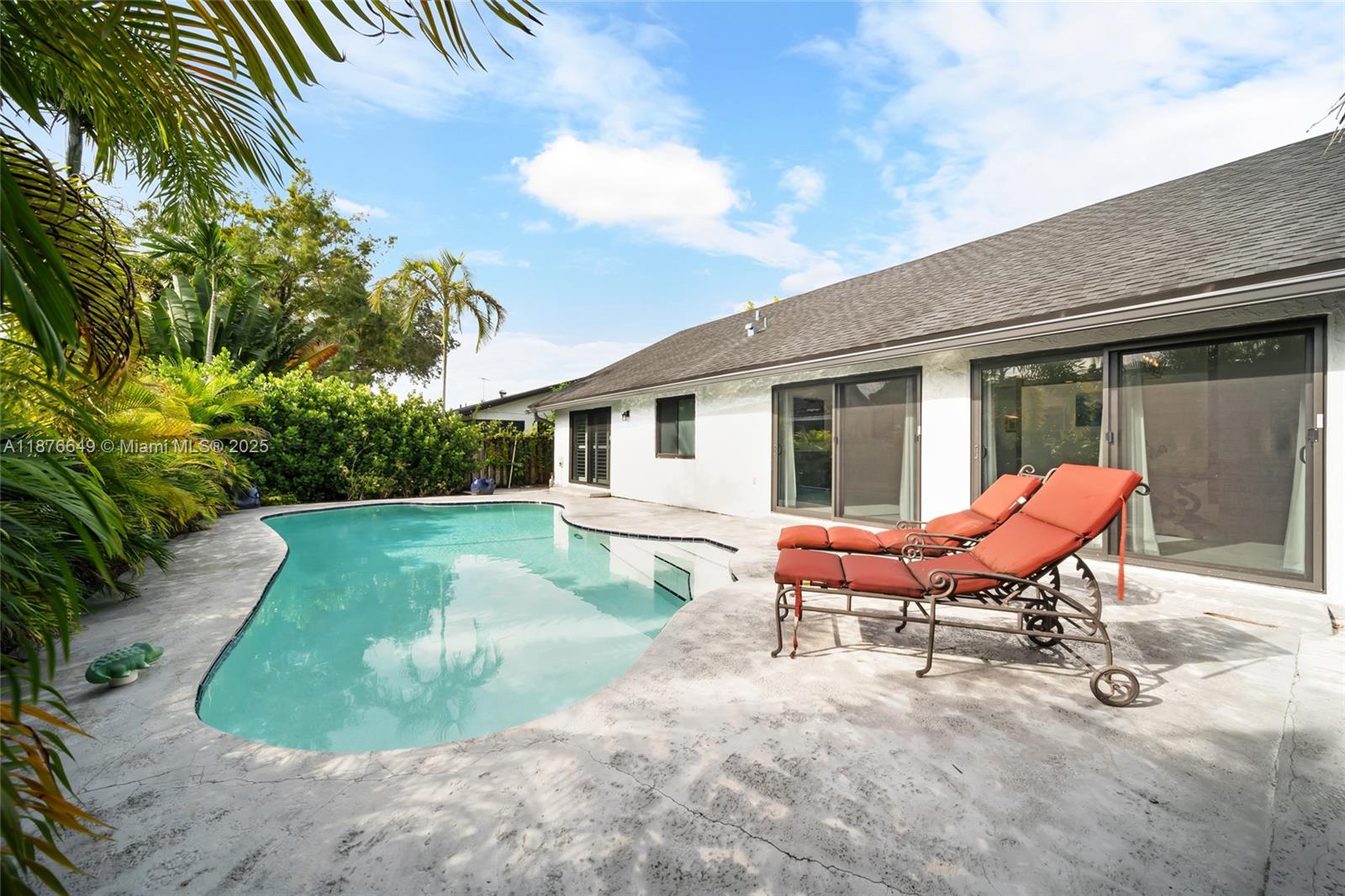 FIRST ADDN TO CALUSA CLUB - Residential