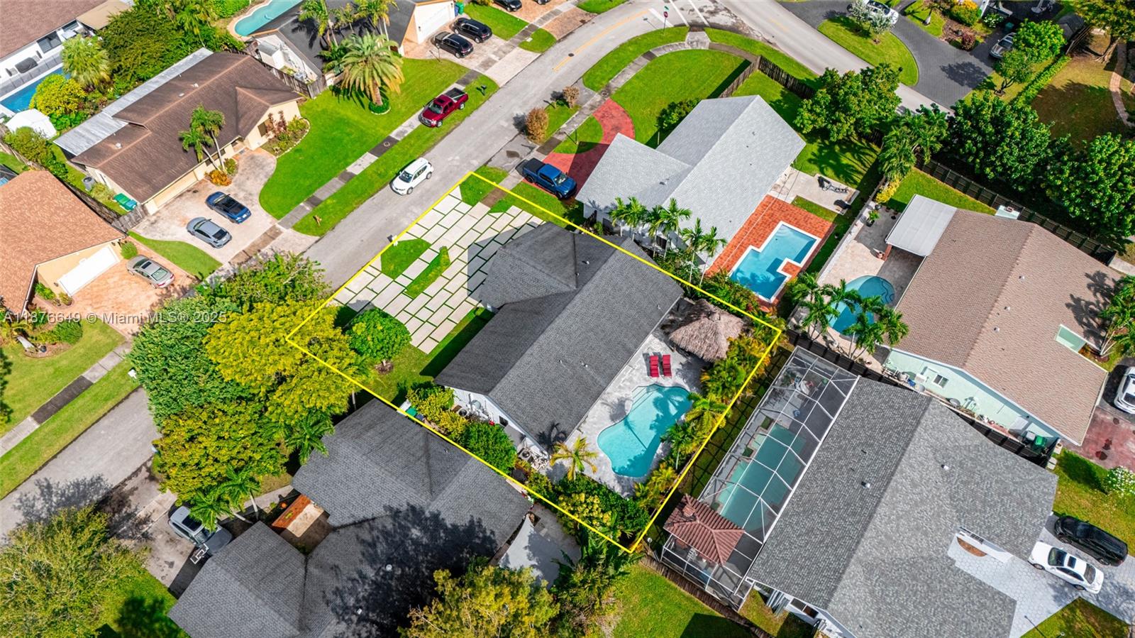 FIRST ADDN TO CALUSA CLUB - Residential