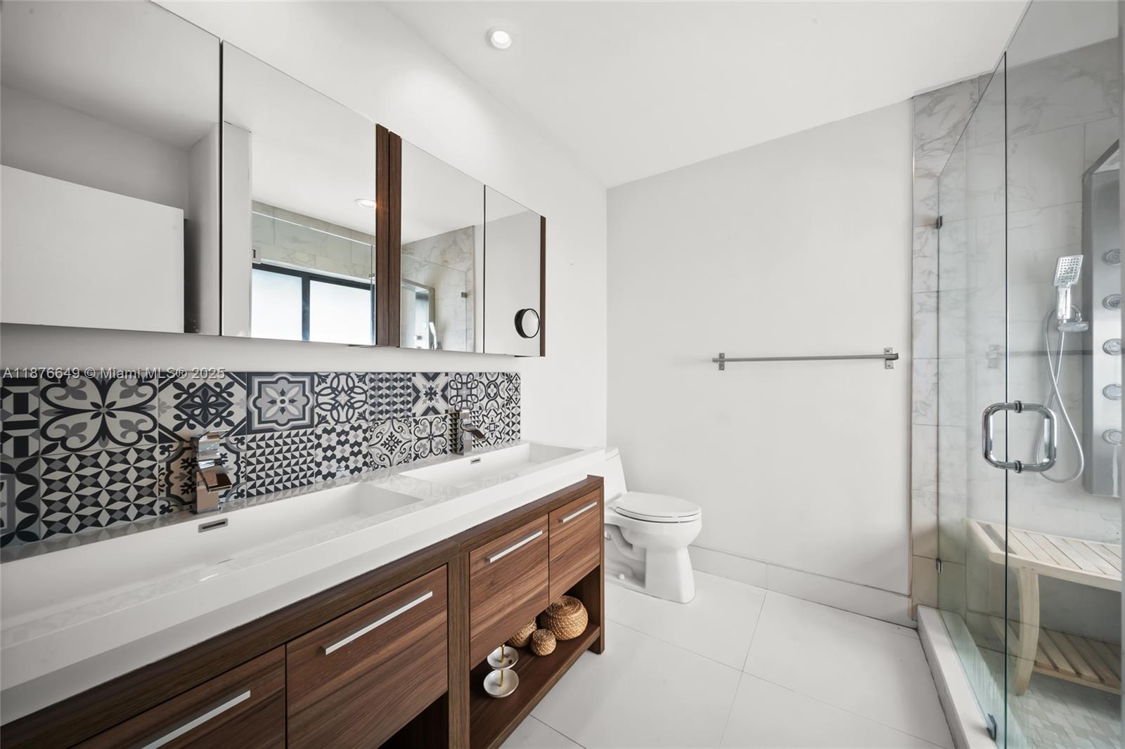FIRST ADDN TO CALUSA CLUB - Residential