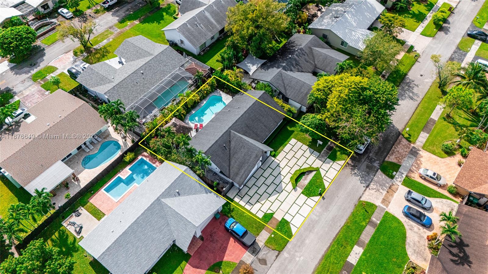 FIRST ADDN TO CALUSA CLUB - Residential