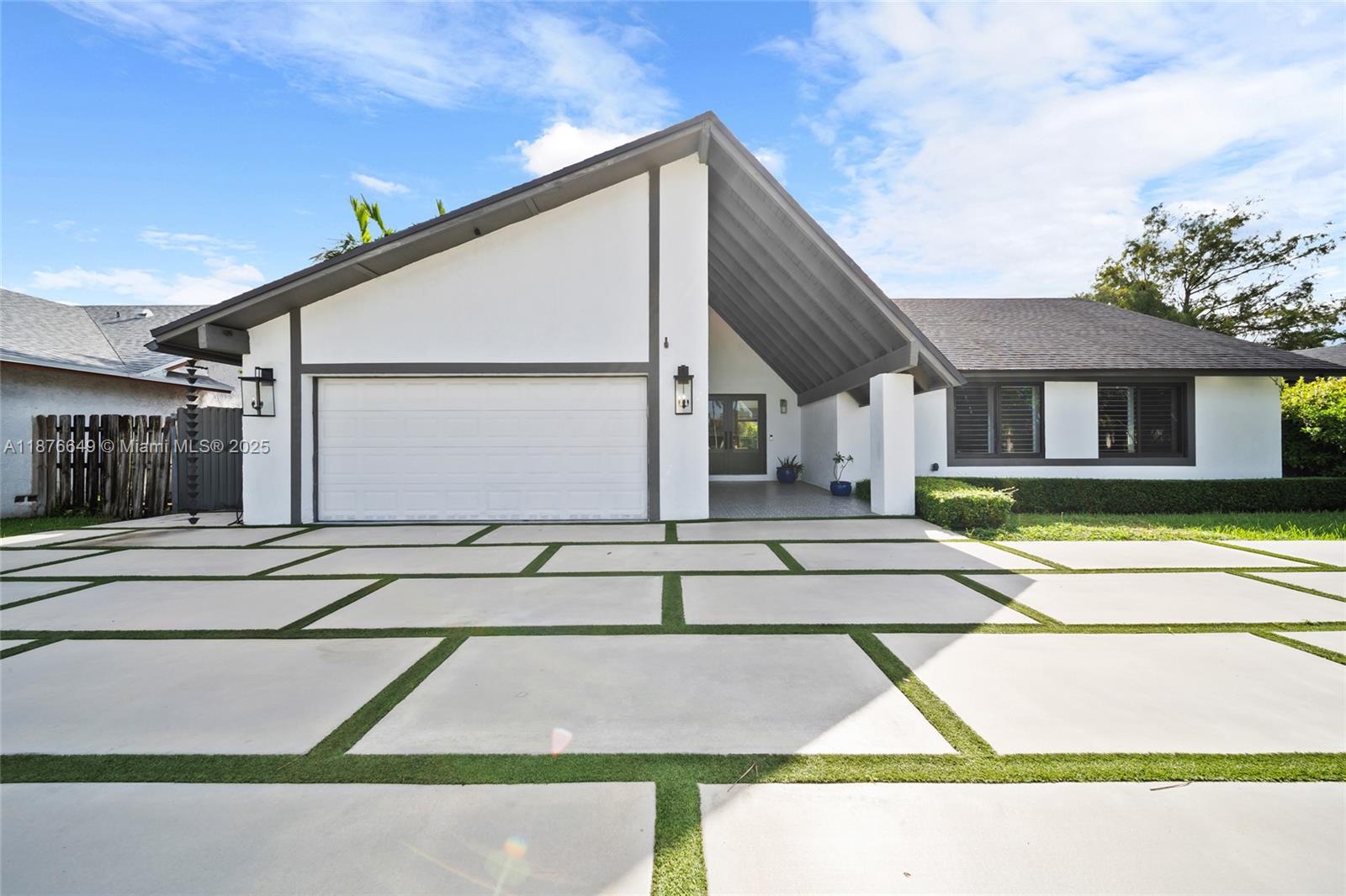 FIRST ADDN TO CALUSA CLUB - Residential