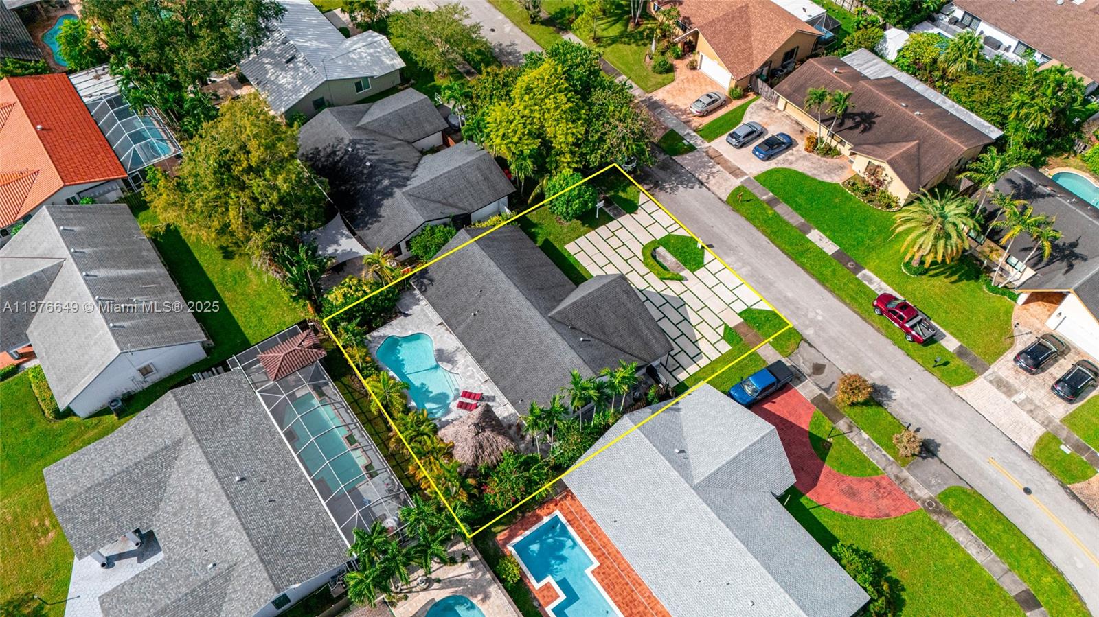 FIRST ADDN TO CALUSA CLUB - Residential