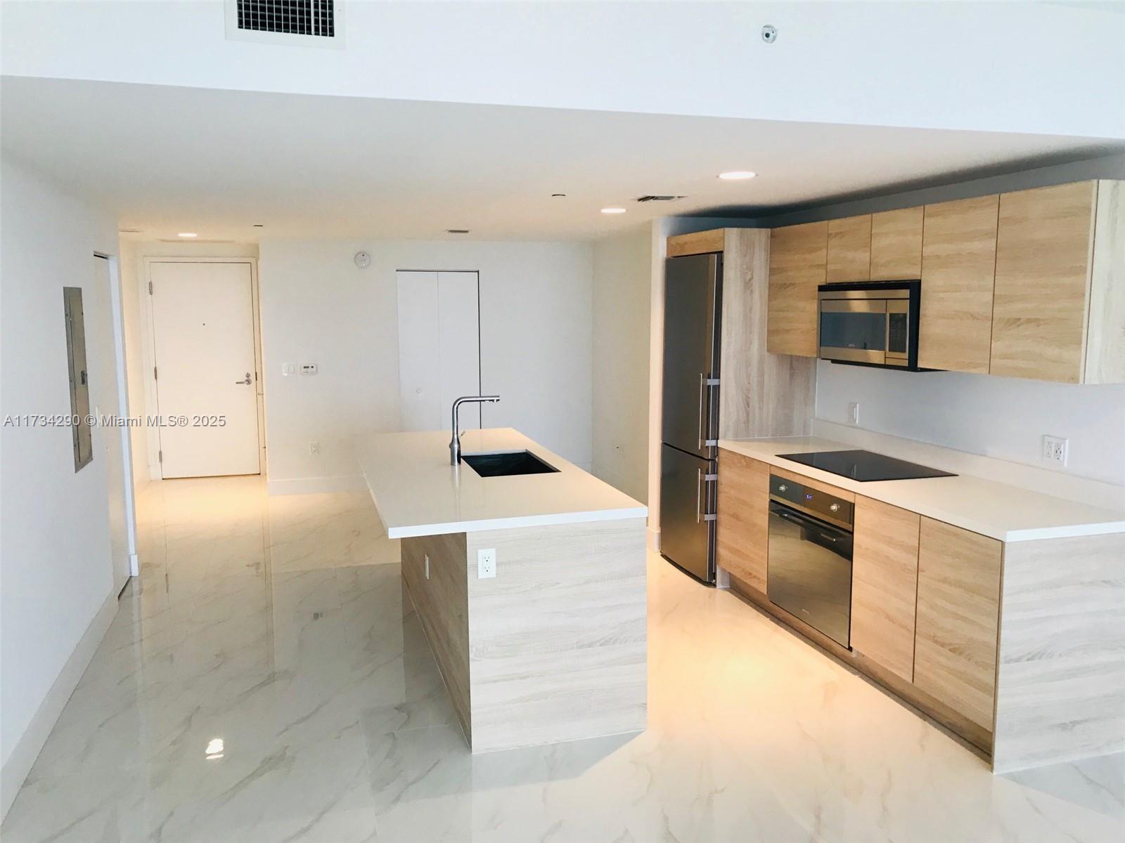 16385 Biscayne Blvd 3005, North Miami Beach, Miami-Dade County, Florida - 2 Bedrooms  
2 Bathrooms - 