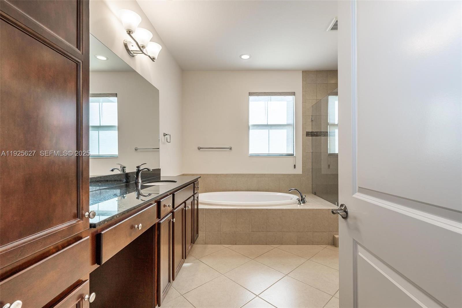 SAWGRASS LAKES - Residential