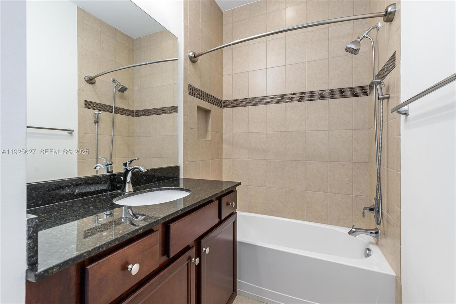 SAWGRASS LAKES - Residential