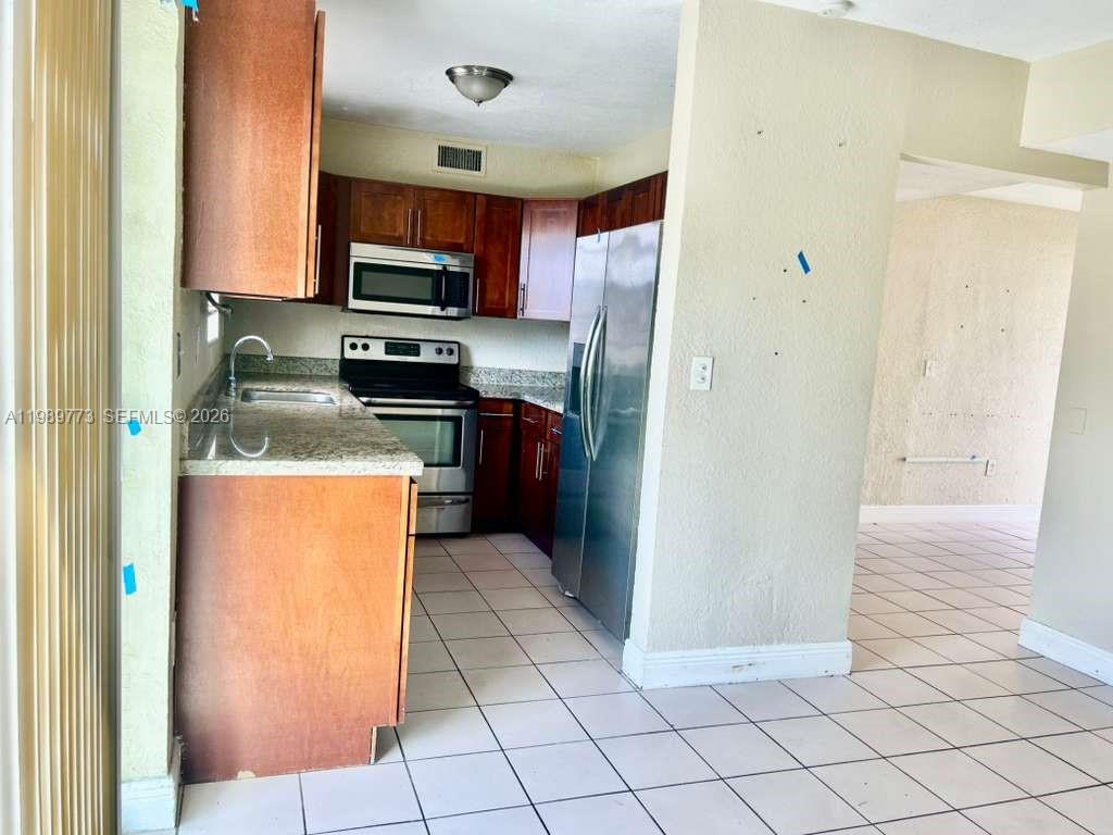 SO MIAMI HEIGHTS MANOR - Residential