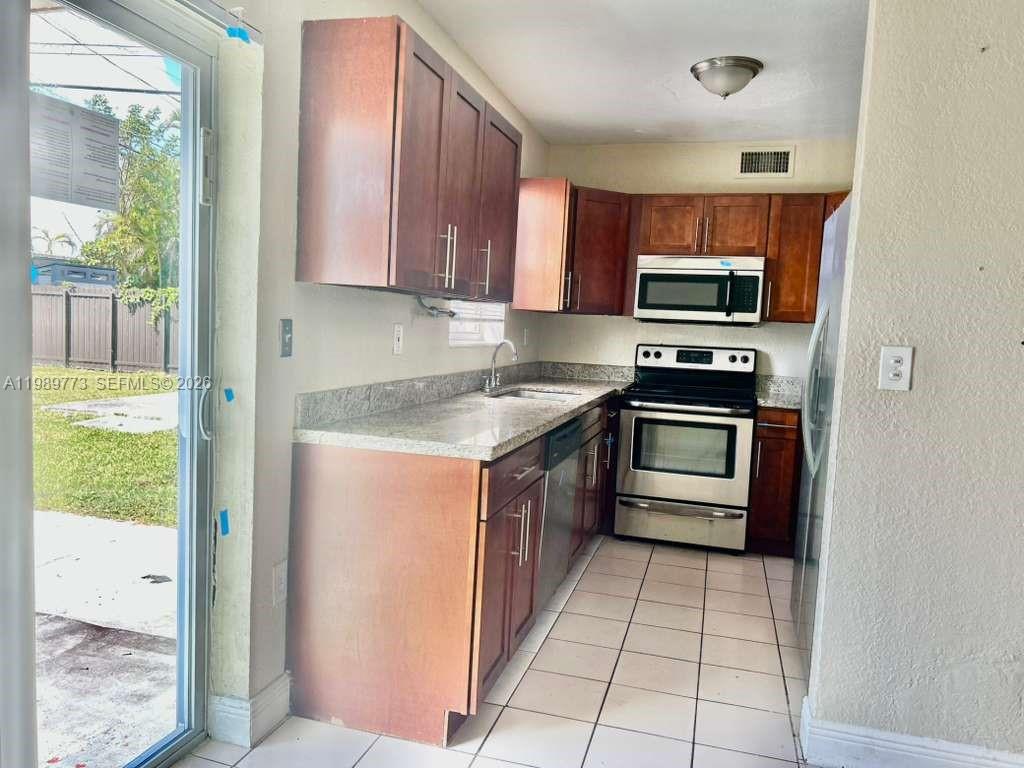 SO MIAMI HEIGHTS MANOR - Residential