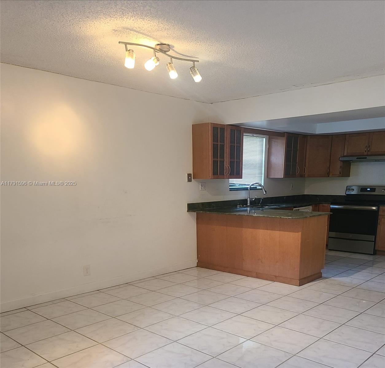 VALENCIA VILLAGE CONDO PH - Residential